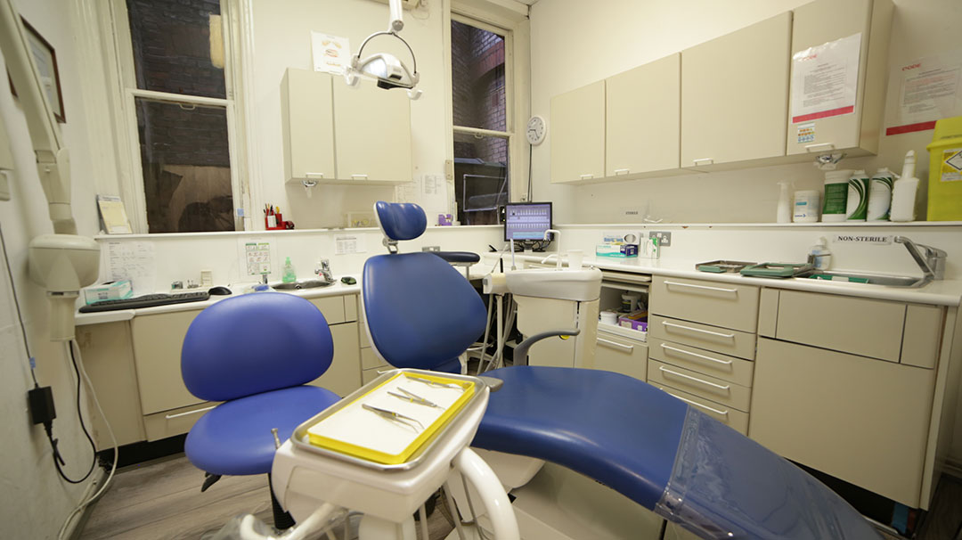Image of a dentists chair